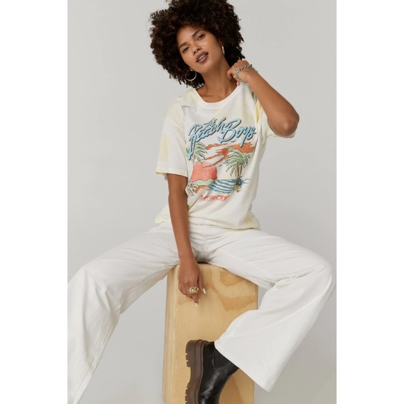 Daydreamer Tops - Daydreamer The Beach Boys in concert boyfriend tee Yellow Size XS